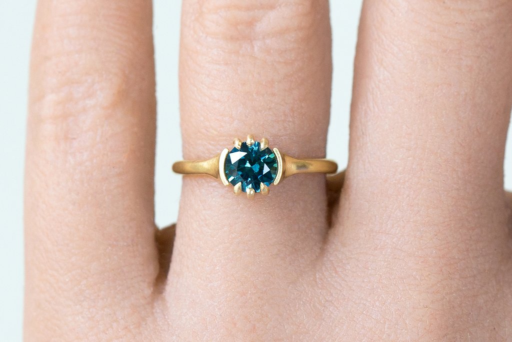 contemporary ring yellow gold 01.jpg