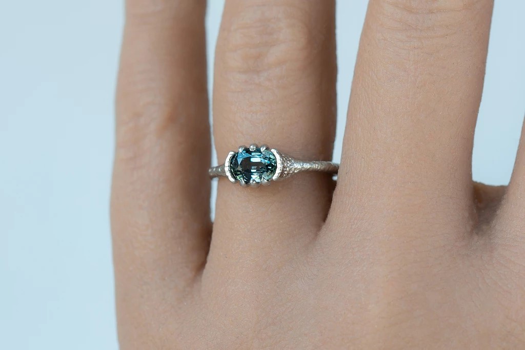 contemporary ring white gold oval 06.jpg