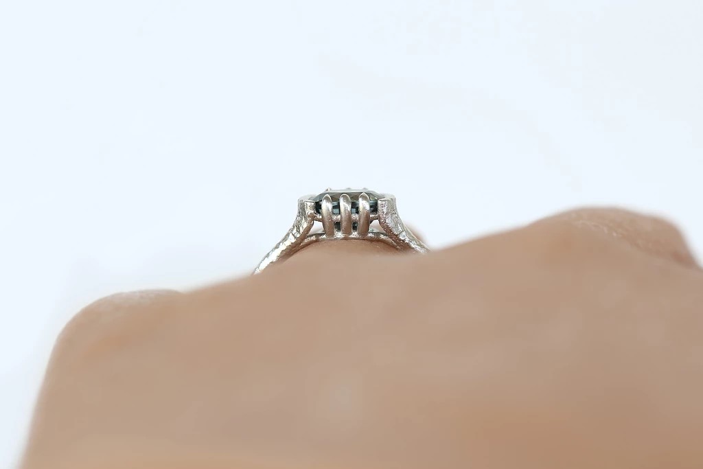 contemporary ring white gold oval 04.jpg